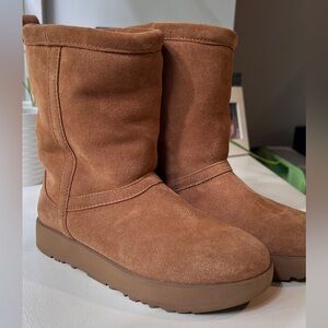Girls Uggs Boot, Chestnut, in Excellent Condition, Size 6